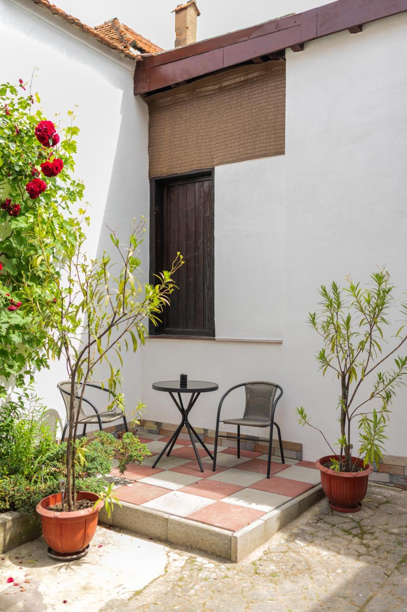 Fun House - Comfortable Stay With Garden And Near Parking บราชอฟ ภายนอก รูปภาพ